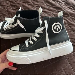 The Wishbone Collection leather Sneakers, size 7.5